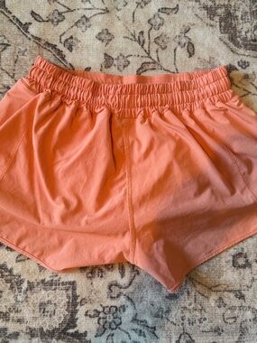 Lululemon Hot Hot Shorts in 2.5 inch coral low rise size S